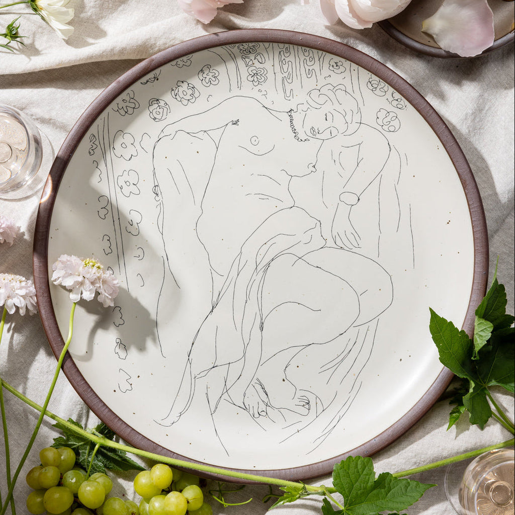 Serving Platter Figure endormie sur fond moucharabieh
