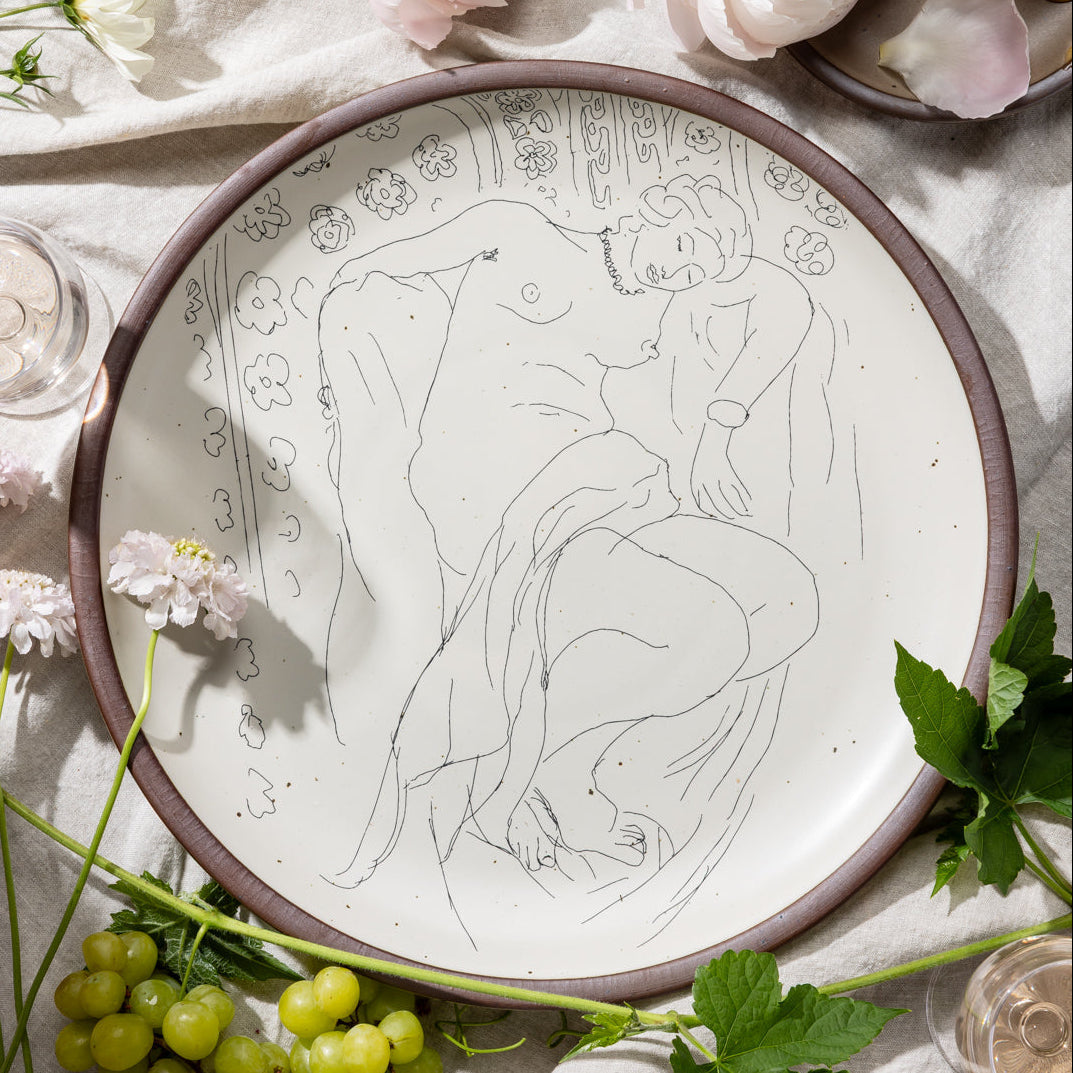 Serving Platter Figure endormie sur fond moucharabieh