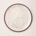 Serving Platter Figure endormie sur fond moucharabieh